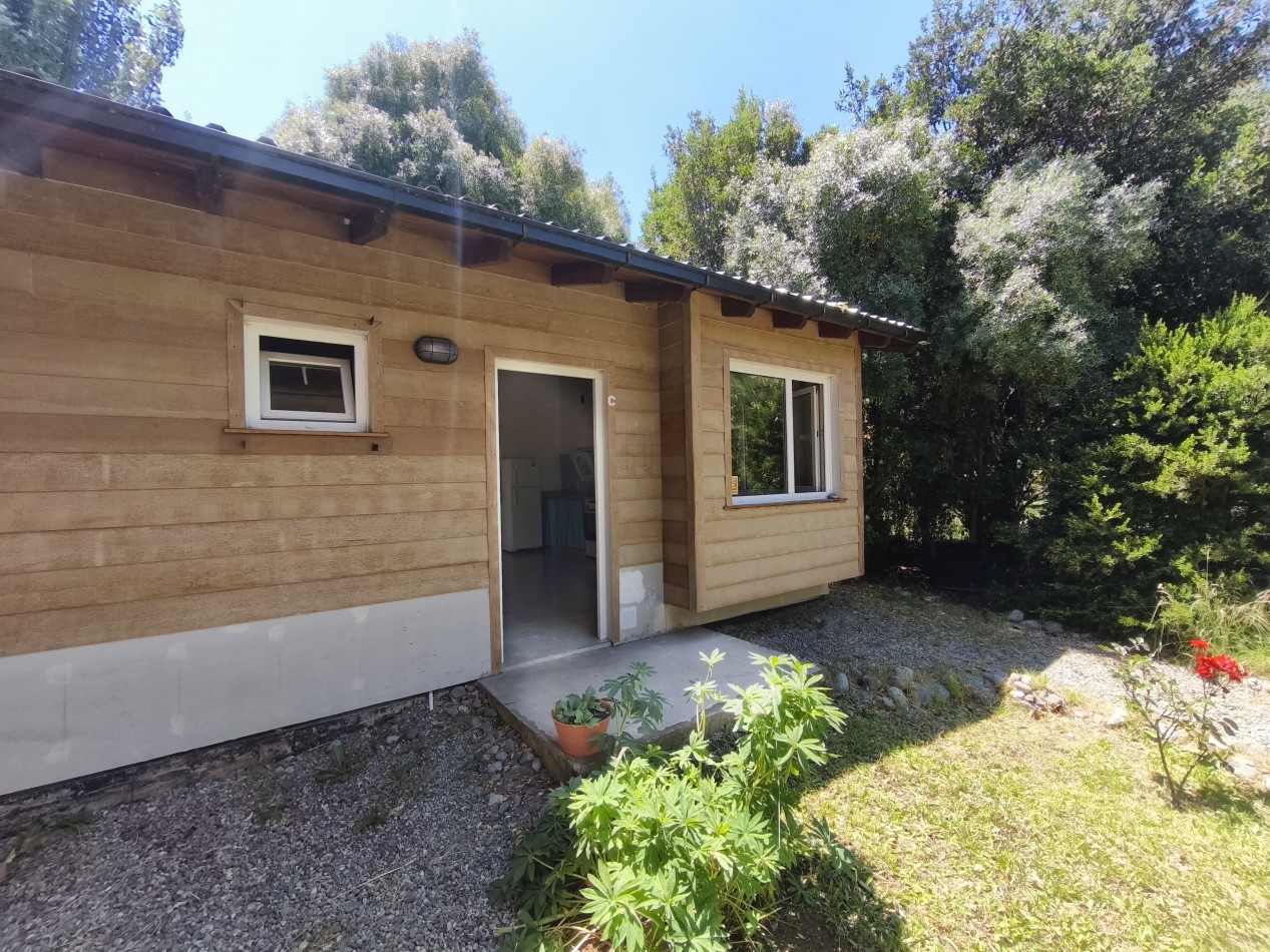Casa principal con depto y local en Lago Moreno