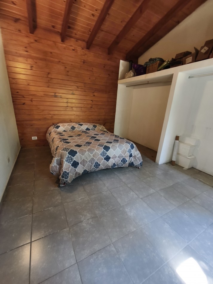 Casa principal con depto y local en Lago Moreno