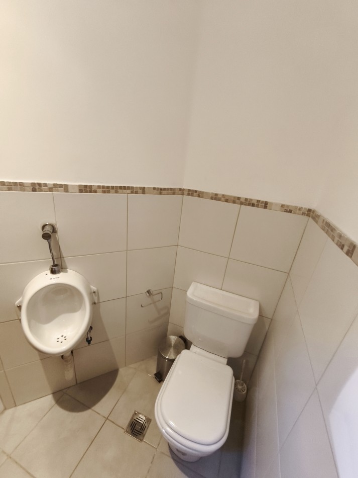 Casa principal con depto y local en Lago Moreno