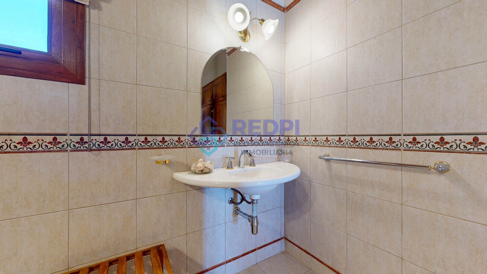 7 ambientes en Dina Huapi posibilidad de independizar el quincho como departamento anexo propiedad con potencial para desarrollar vivienda mas renta ideal