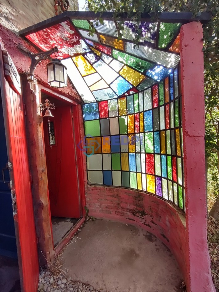 Oportunidad de inversion en Las Victorias. Casa + local + 2 deptos