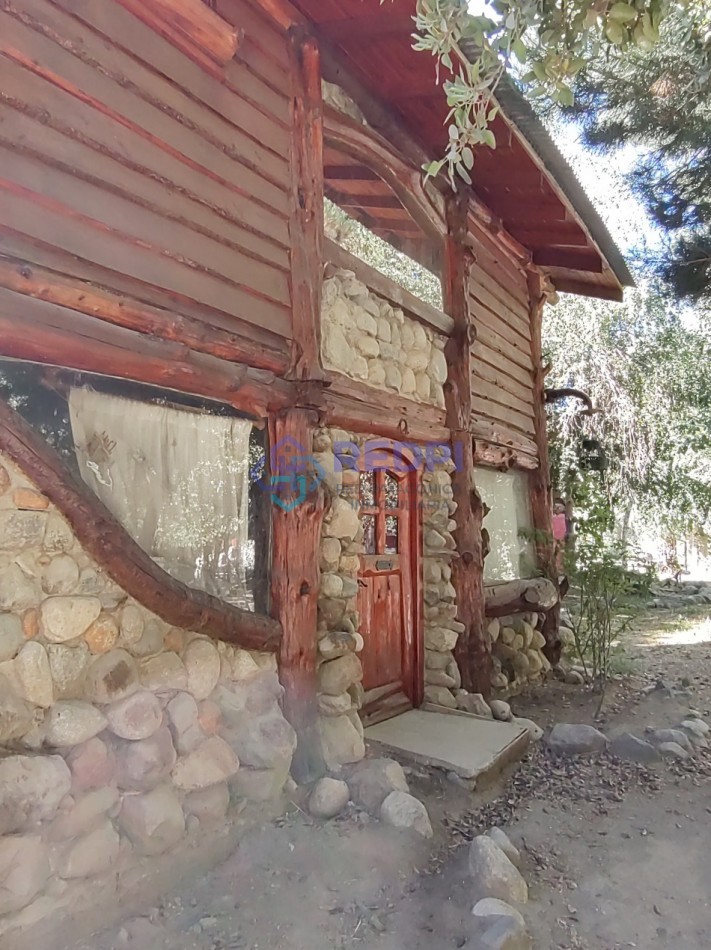 Oportunidad de inversion en Las Victorias. Casa + local + 2 deptos