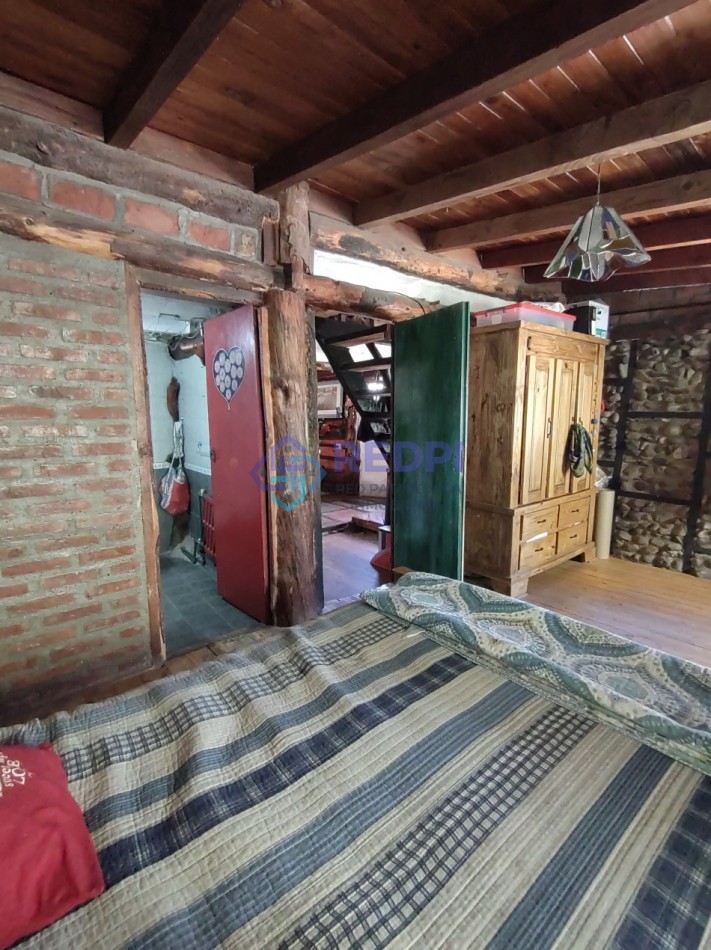 Oportunidad de inversion en Las Victorias. Casa + local + 2 deptos