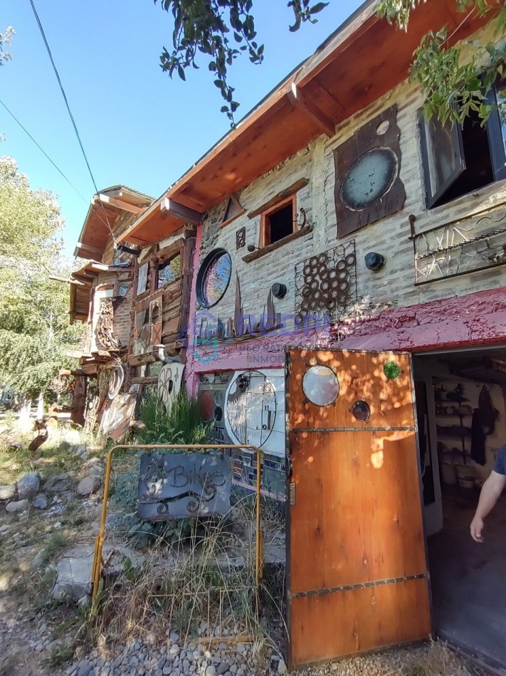 Oportunidad de inversion en Las Victorias. Casa + local + 2 deptos
