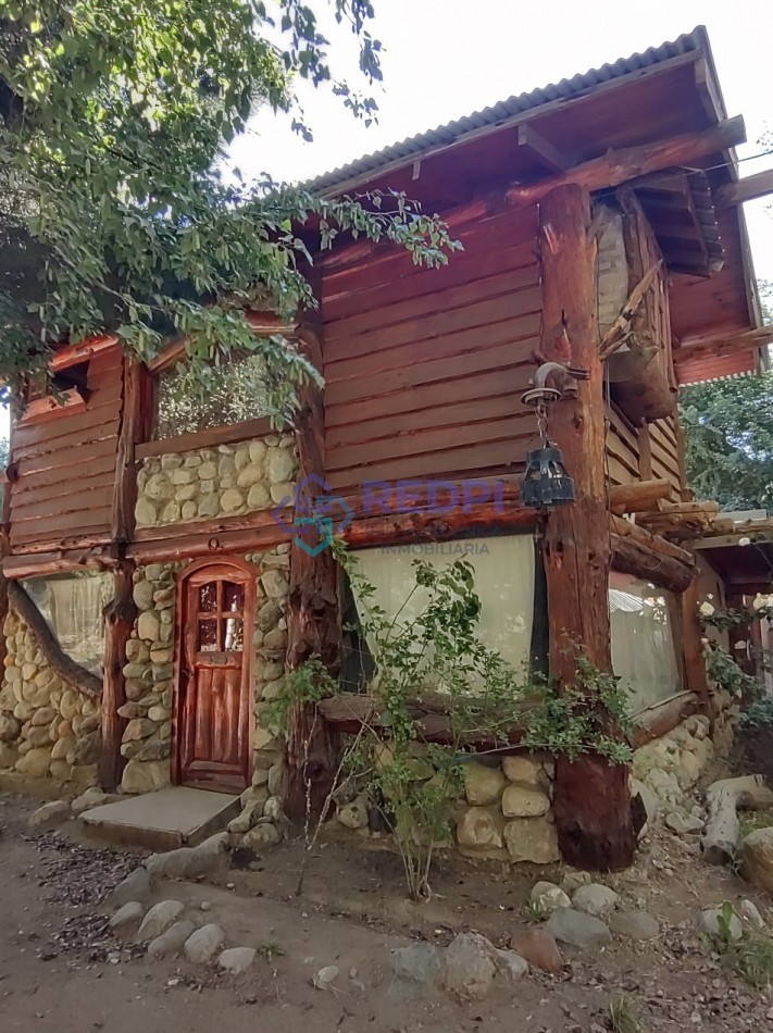 Oportunidad de inversion en Las Victorias. Casa + local + 2 deptos