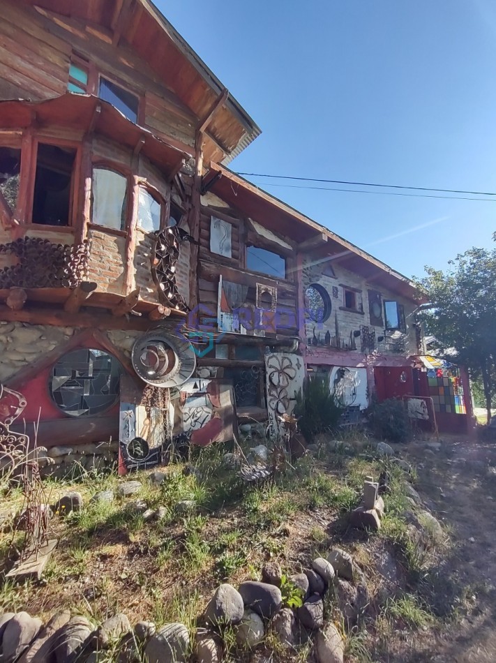 Oportunidad de inversion en Las Victorias. Casa + local + 2 deptos