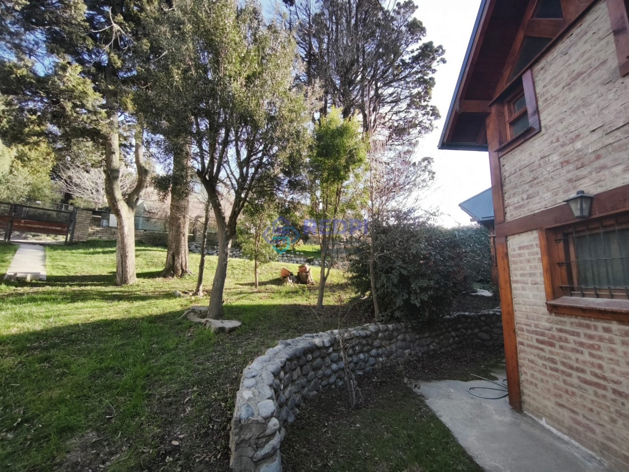 Ph con jardin en barrio Las Margaritas alquiler permanente en Bariloche 