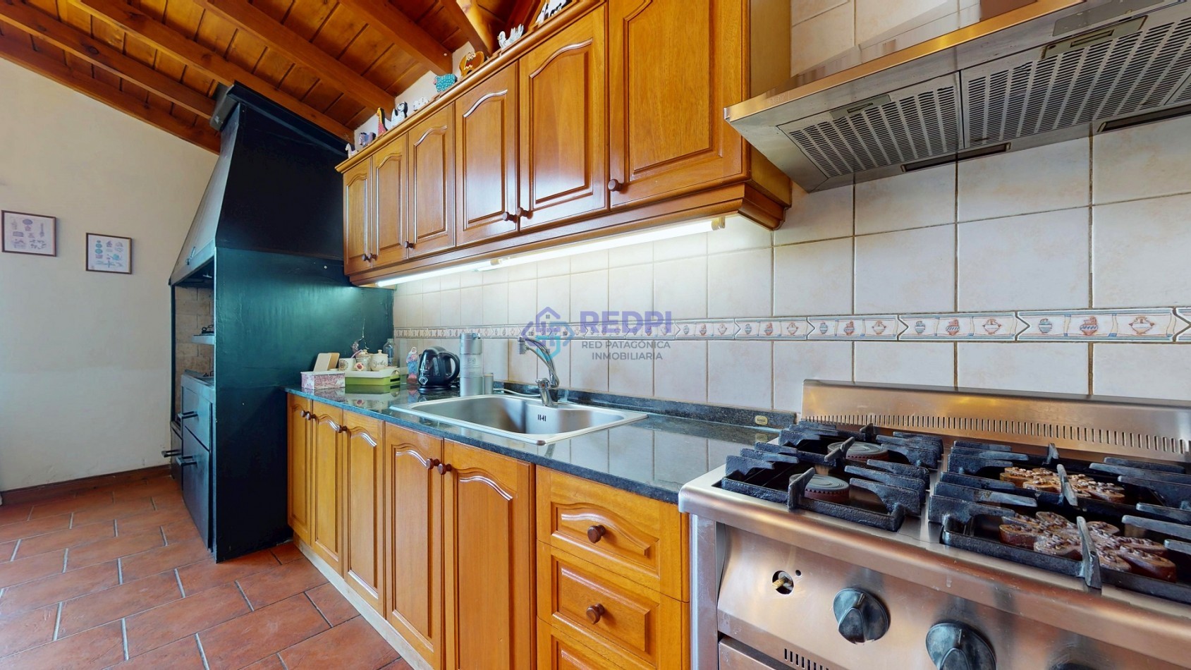 7 ambientes en Dina Huapi posibilidad de independizar el quincho como departamento anexo propiedad con potencial para desarrollar vivienda mas renta ideal