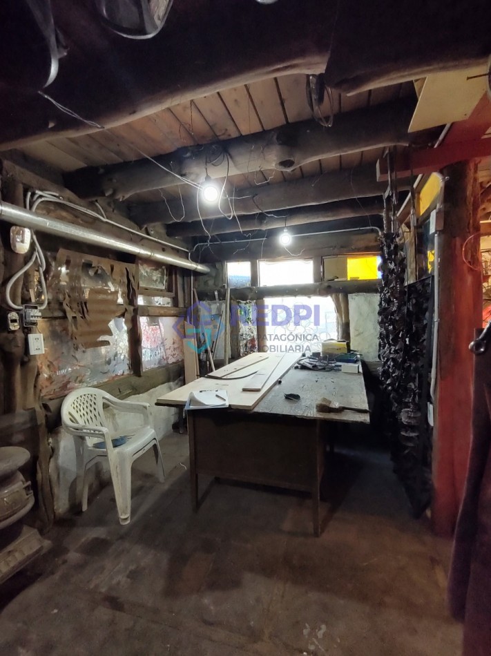 Oportunidad de inversion en Las Victorias. Casa + local + 2 deptos
