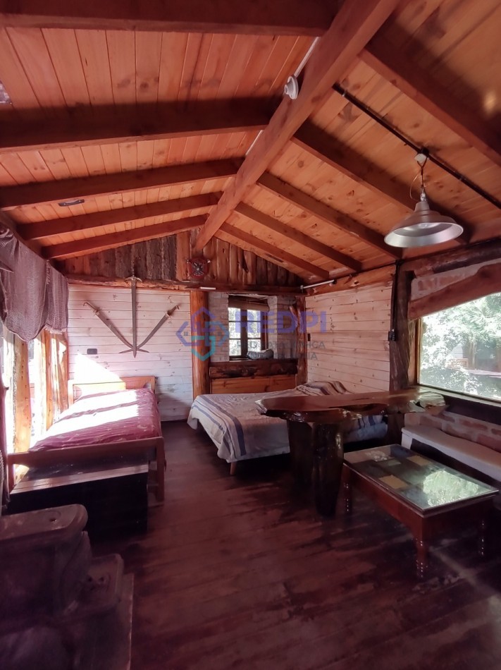Oportunidad de inversion en Las Victorias. Casa + local + 2 deptos