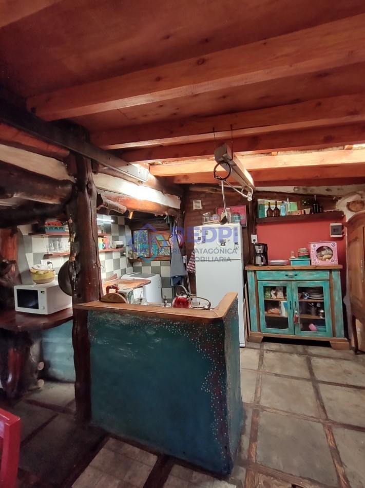 Oportunidad de inversion en Las Victorias. Casa + local + 2 deptos