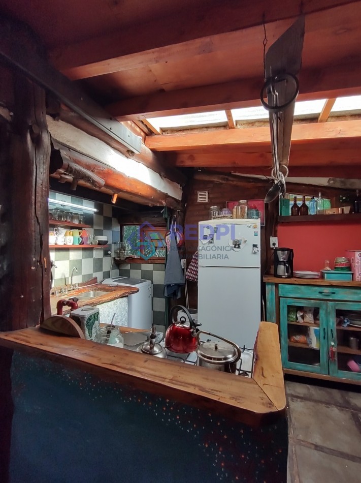 Oportunidad de inversion en Las Victorias. Casa + local + 2 deptos