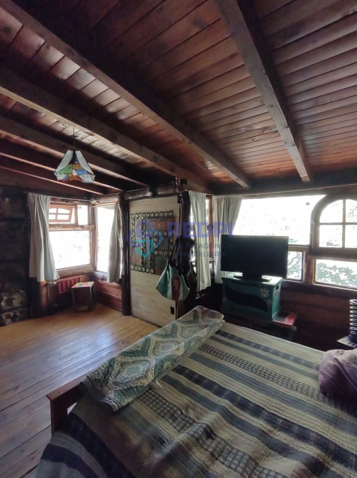 Oportunidad de inversion en Las Victorias. Casa + local + 2 deptos