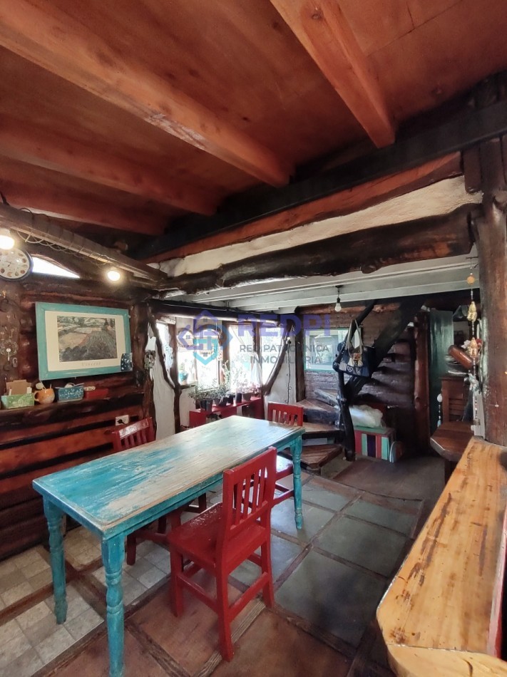 Oportunidad de inversion en Las Victorias. Casa + local + 2 deptos