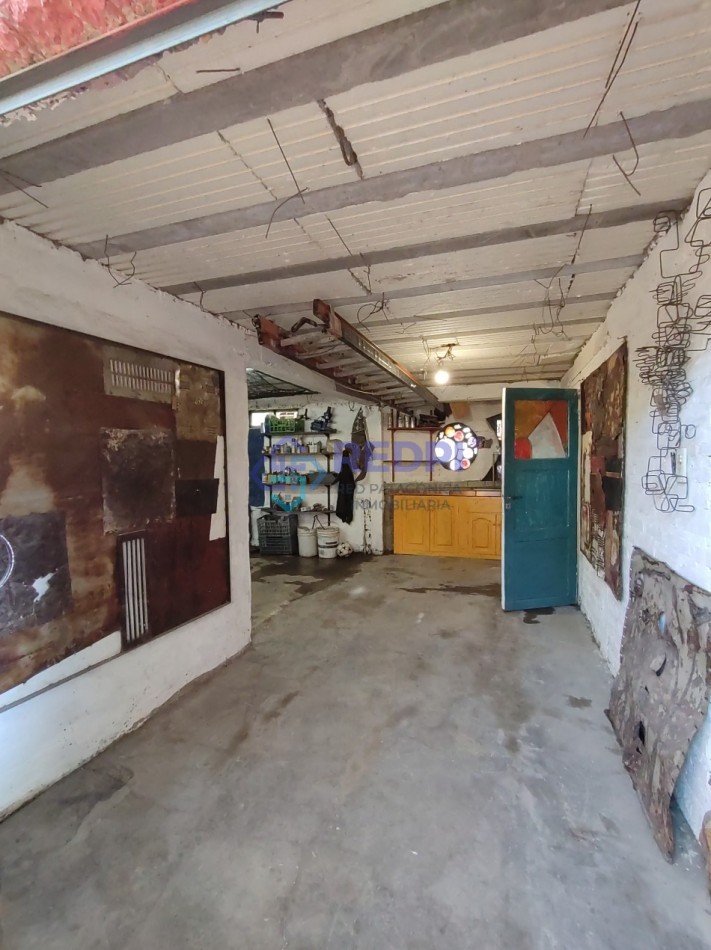 Oportunidad de inversion en Las Victorias. Casa + local + 2 deptos