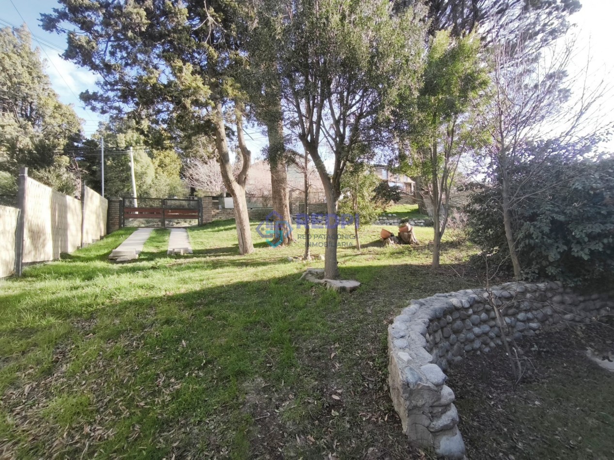 Ph con jardin en barrio Las Margaritas alquiler permanente en Bariloche 