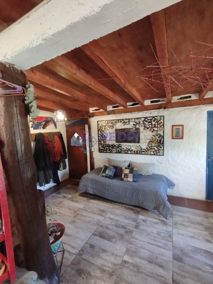 Oportunidad de inversion en Las Victorias. Casa + local + 2 deptos