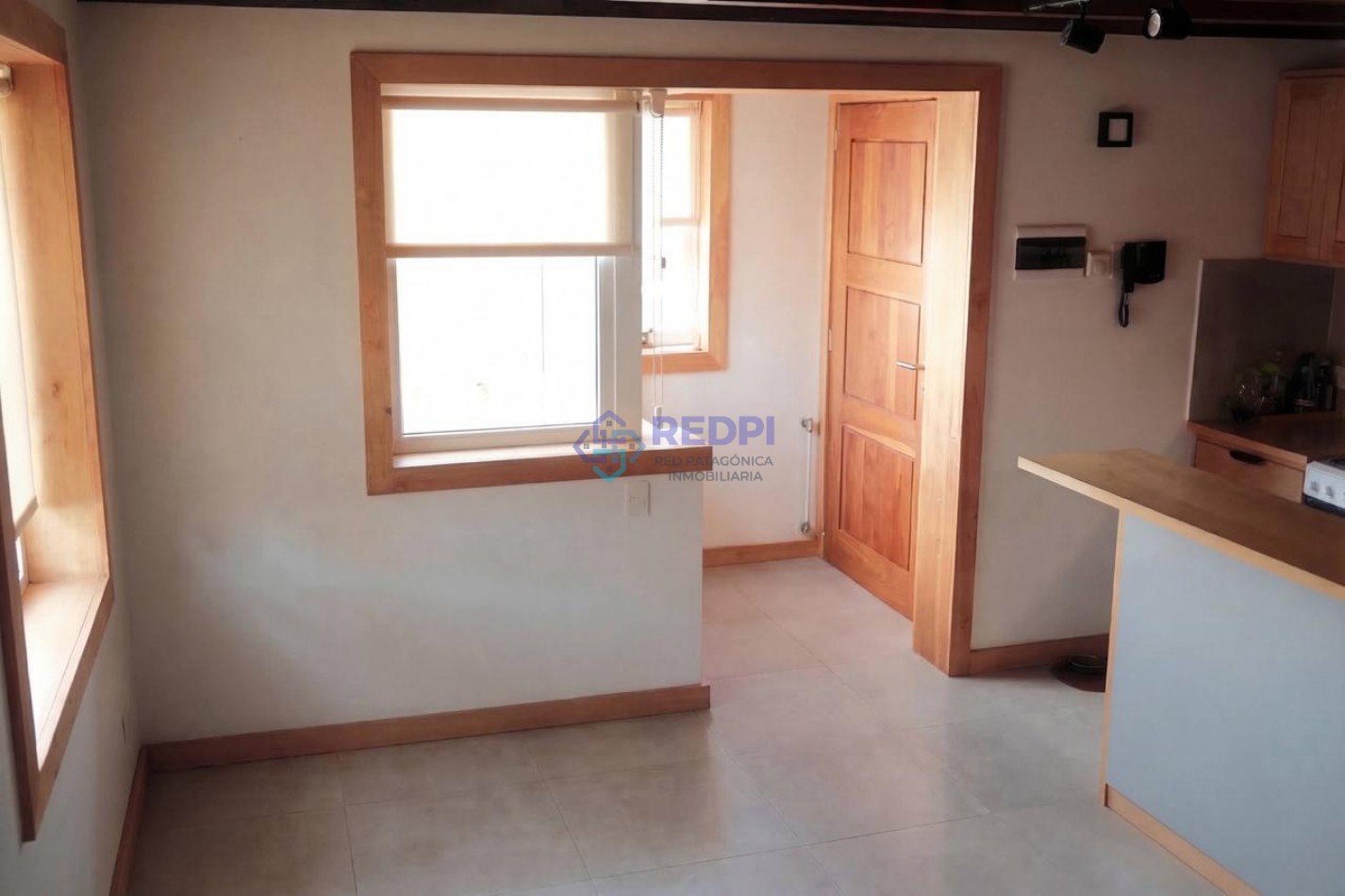 Departamento 2 ambientes con entrepiso cochera porton automatizado impecable en venta Bariloche Barrio San Francisco apto credito apto profesional y turismo 