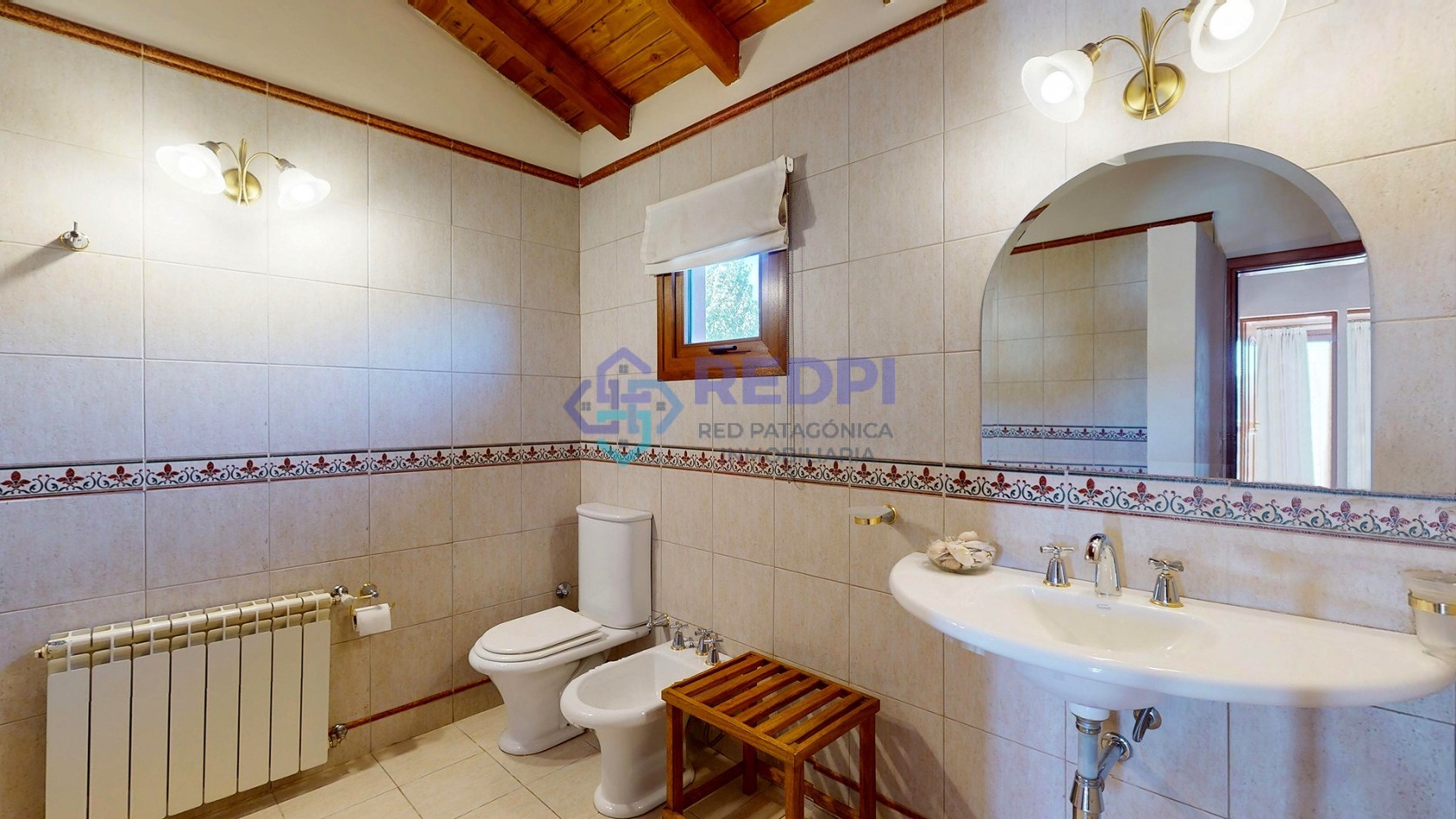 7 ambientes en Dina Huapi posibilidad de independizar el quincho como departamento anexo propiedad con potencial para desarrollar vivienda mas renta ideal