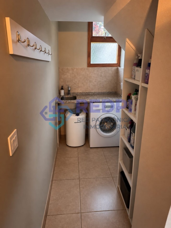 : ¡TU HOGAR IDEAL EN BARILOCHE! PH DUPLEX EN VENTA EN BARRIO BELGRANO con plano aprobado y todas las comodidades.